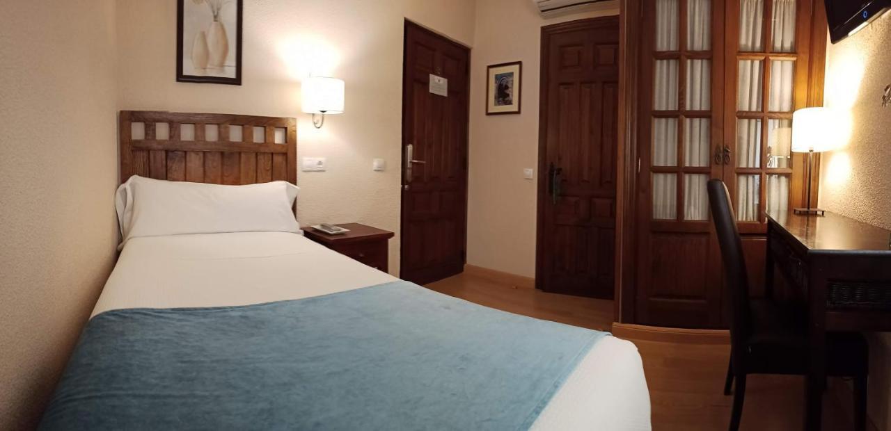 Hostal Rural Moratín Pastrana Exteriér fotografie